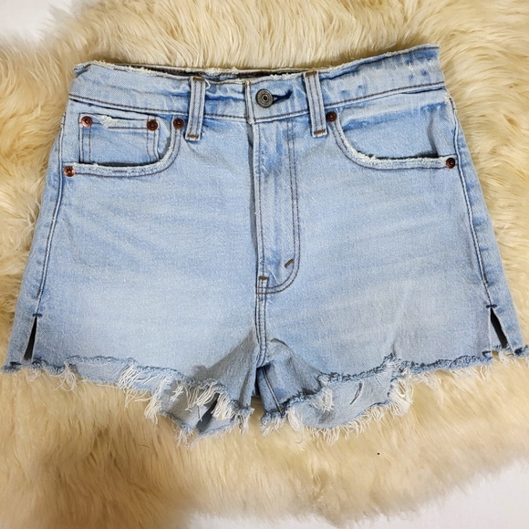 Abercrombie & Fitch Pants - Abercrombie & Fitch High Rise The Mom Short